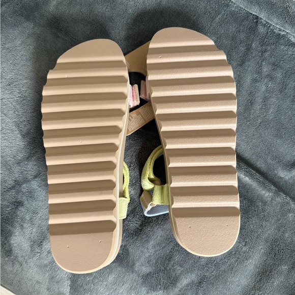 Reef Cushion Sandal with Adjustable Straps - Picture 4 of 5